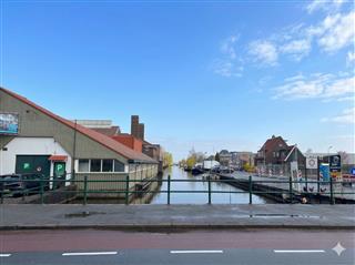 Naastgelegen water Pontweg