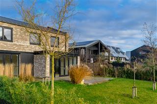 Privé aanlegsteiger!